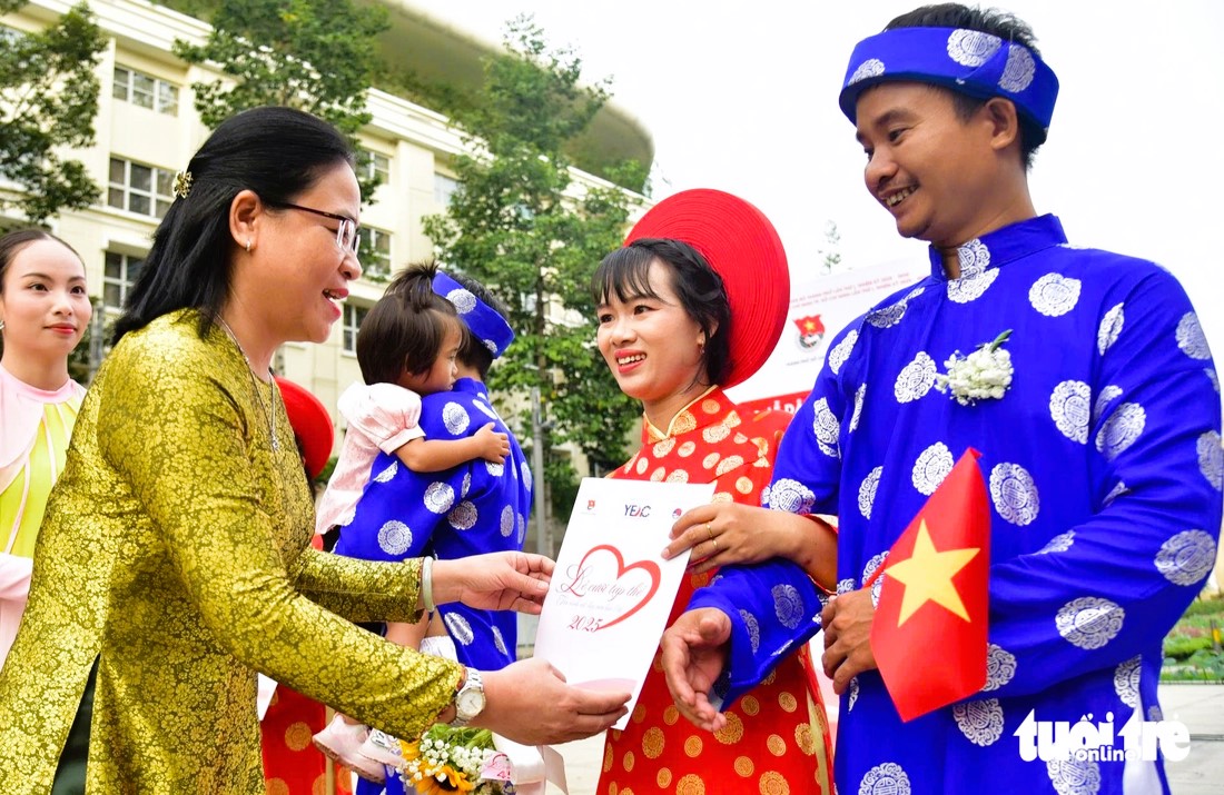 100 cô dâu, chú rể hạnh phúc trong ngày chung đôi ở TP.HCM